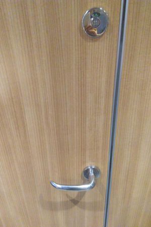 辽宁舰上的五金锁具简约不简单(图)