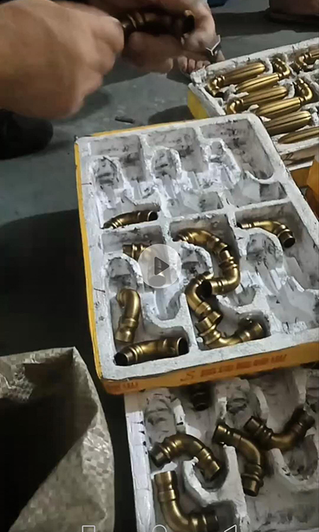 【门锁厂家】日常生产生活现场及工人操作场景(图)