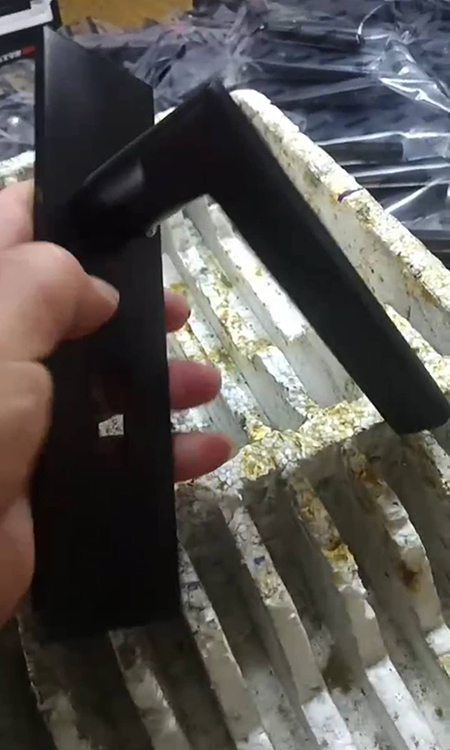 【门锁厂家】日常生产生活现场及工人操作场景(图)