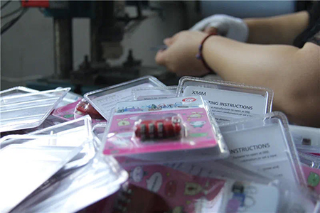 【电动车头盔锁厂家】近期随交管新规“一盔一带”爆单(图)